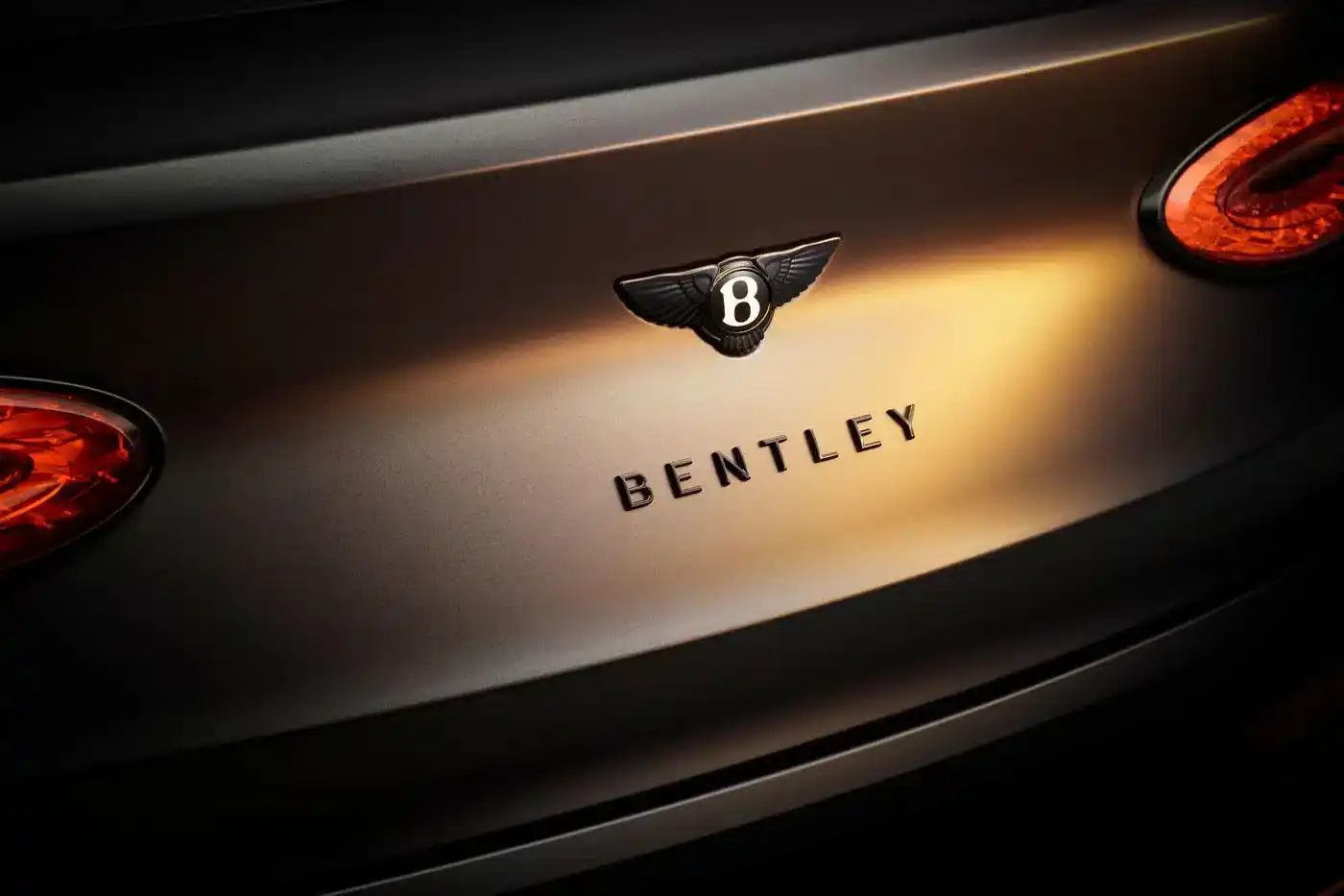 Bentley представи най-мощния си кросоувър Снимки