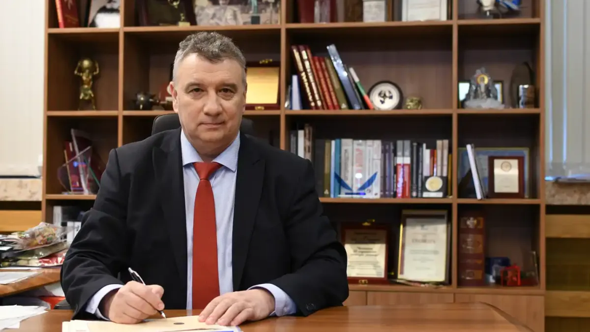 Ректорът на УНСС обяви пред БЛИЦ за големи промени и нови правила