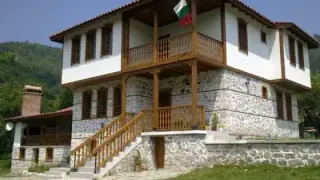 Уникална къща с шест спални търси нов собственик в село Врата до Белинташ