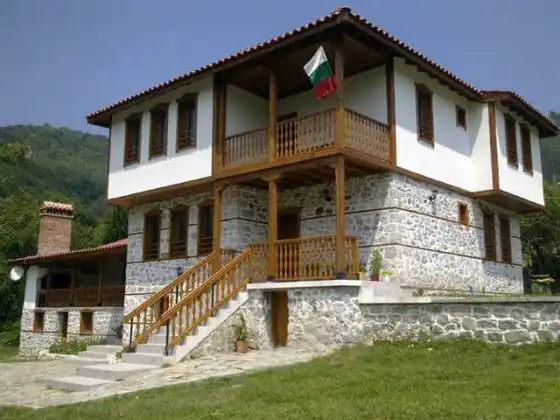Уникална къща с шест спални търси нов собственик в село Врата до Белинташ