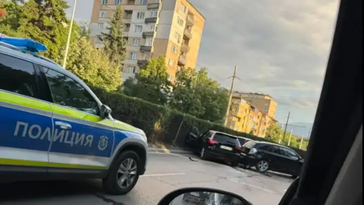 Само в БЛИЦ! Верижно меле блокира ключов булевард в София в час пик