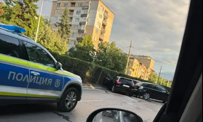 Само в БЛИЦ! Верижно меле блокира ключов булевард в София в час пик