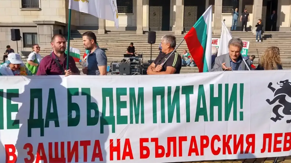 Пред НС ври и кипи заради "Възраждане" и еврото, пълно е с полиция