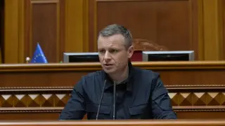 Искат главата на украински министър заради "хилядарките на Зеленски"
