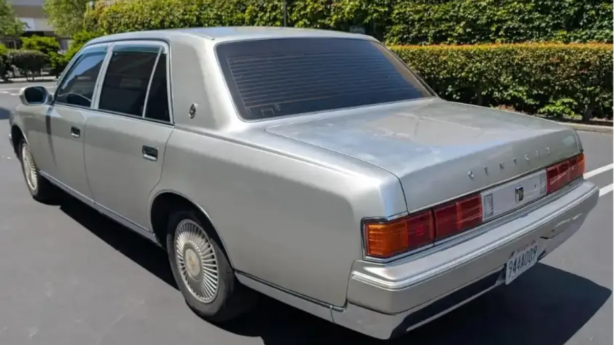Японски Rolls-Royce: Продава се най-луксозната Toyota с V12 Снимки
