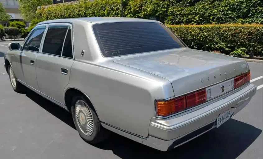 Японски Rolls-Royce: Продава се най-луксозната Toyota с V12 Снимки