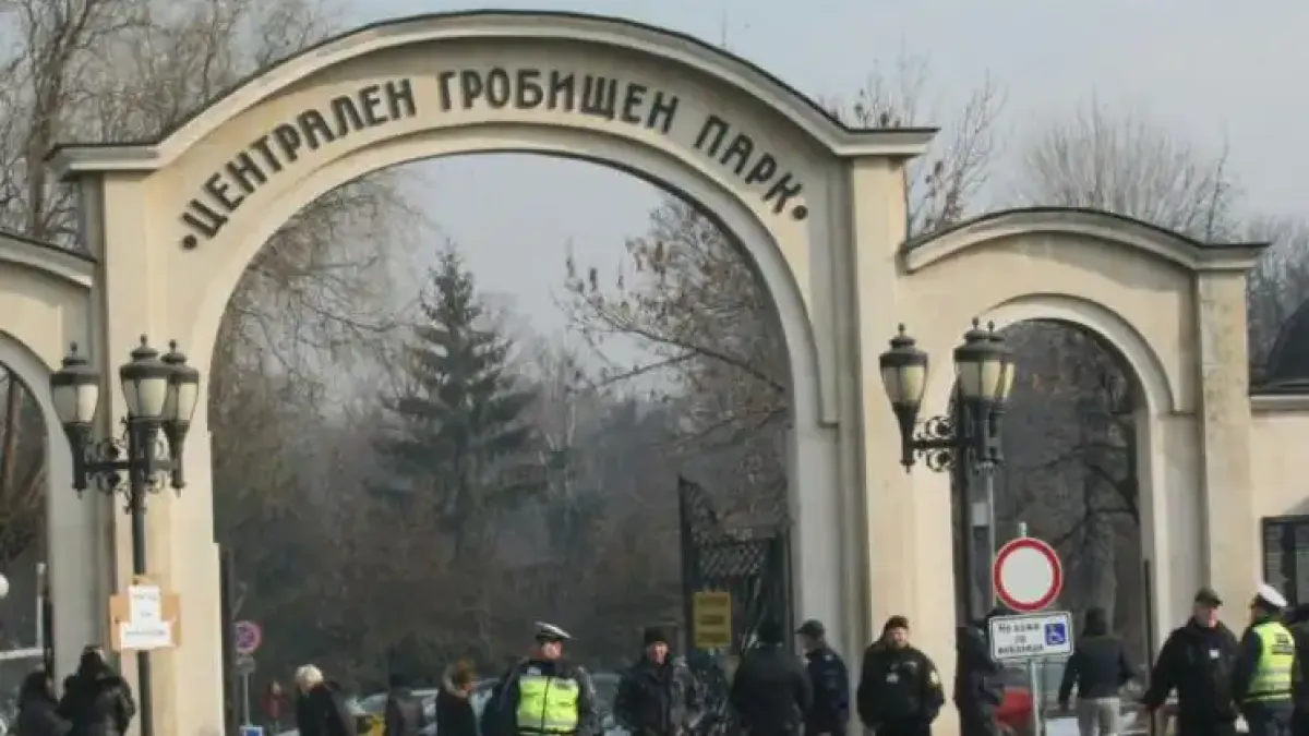 Безобразие: Вандали нарушават покоя на звездите преди Задушница! Снимки