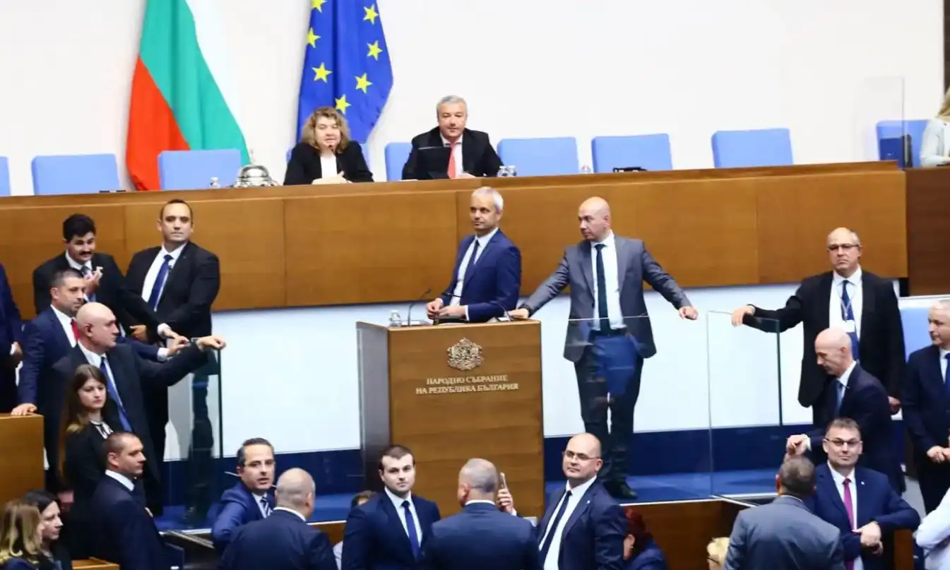 Виктор Димчев: "Възраждане", вие сте свине! Прости, тъпи, необразовани, елементарни, гнусни и противни създания...