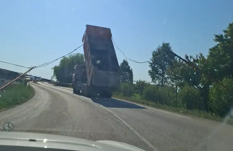 Пореден сакатлък с камион, мрежата прегря от подигравки Снимка