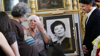 Стотици изпратиха Божана Апостолова в последния ѝ път, Манол Пейков цитира нейно стихотворение