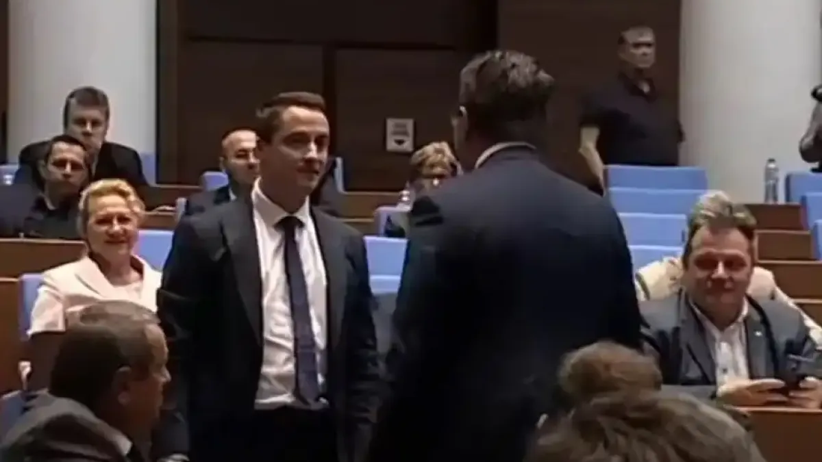 Срам! Цончо Ганев и Явор Божанков се прочуха в цял свят с боя в парламента Видео
