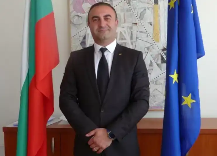 Мариан Бачев продължава с поголовната чистка, напрежението расте