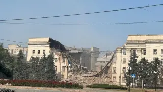 Два пъти за ден: Русия удари мощно Херсон, Зеленски показа шокиращи снимки