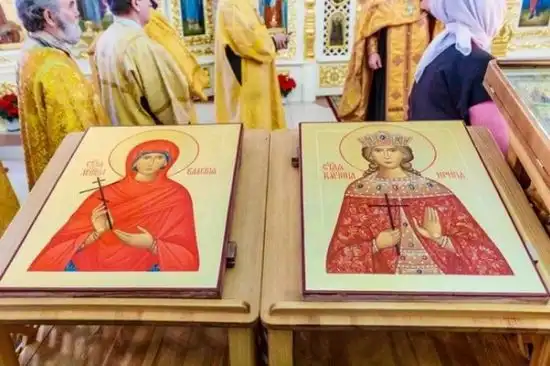 Прекрасни имена черпят днес заради историята на красива светица и двете ѝ приятелки