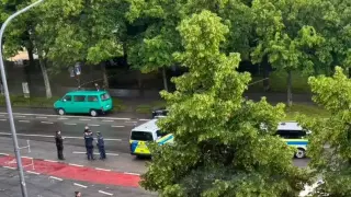 Извънредно! Нашенка извади нож и тръгна да коли наред хора на площад в Мюнхен