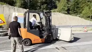 Тодор Батков-младши: Махнах незаконните заграждения на Гърция! Видео