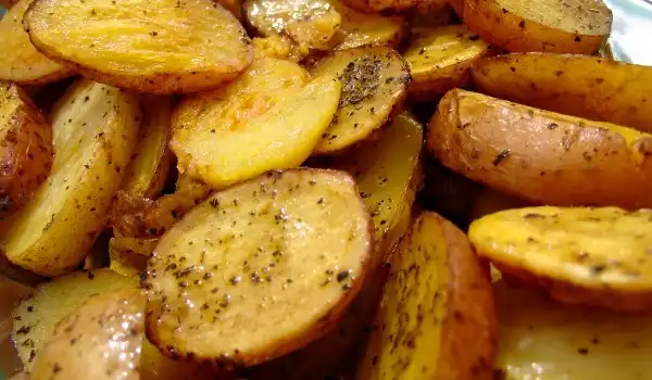 Най-вкусните печени картофки с хрупкава коричка стават по тази рецепта