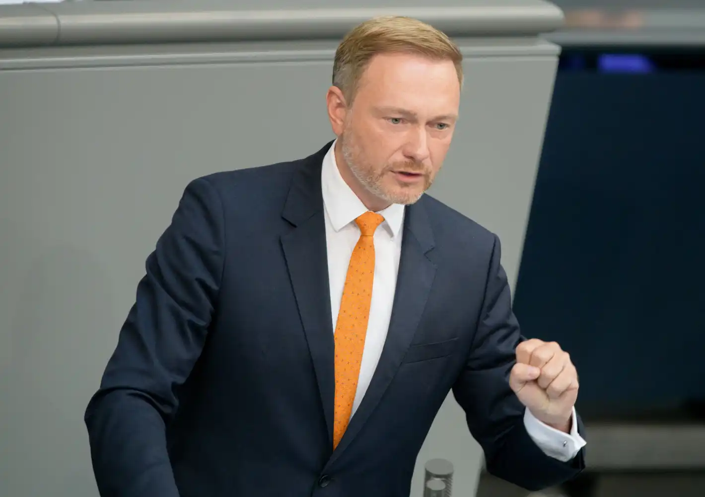 Бившият министър на финансите на Германия свали картите за еврото у нас