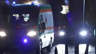 Само в БЛИЦ! Кошмар на един хвърлей от София, човек лежи на платното
