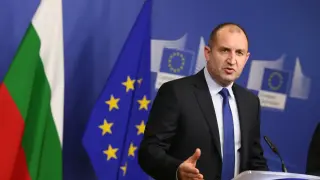 КС поряза Румен Радев на изпроводяк