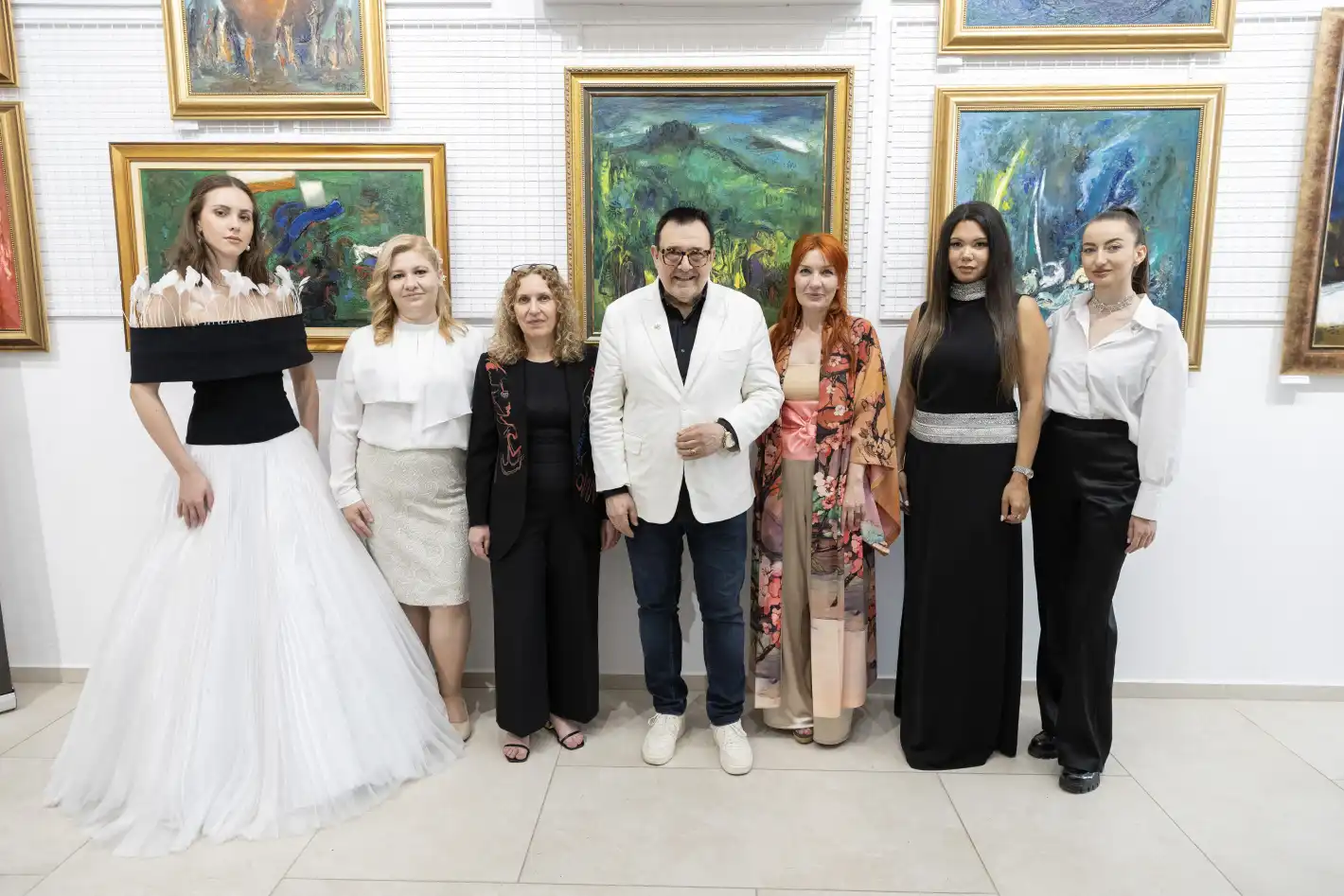 Новата естетика на лятото: директно от Академията за мода Снимки