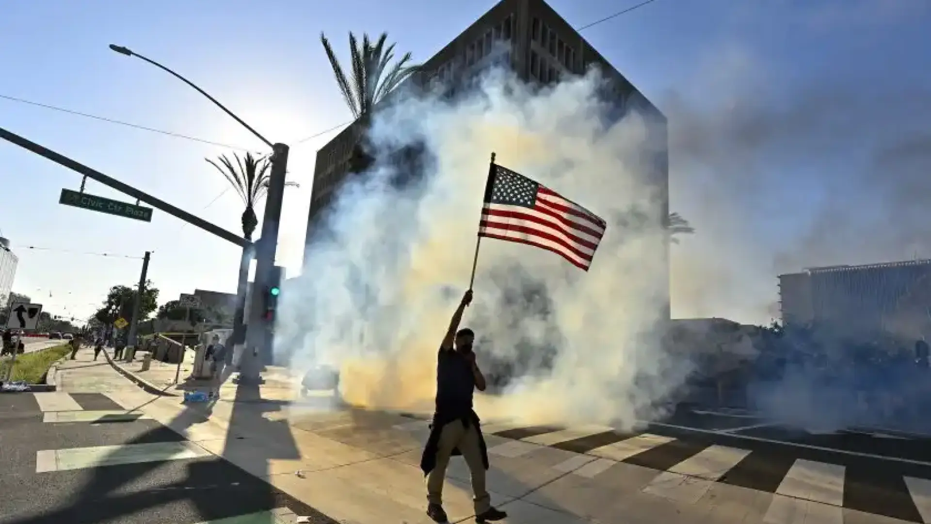 Лос Анджелис под полицейски час заради протестите