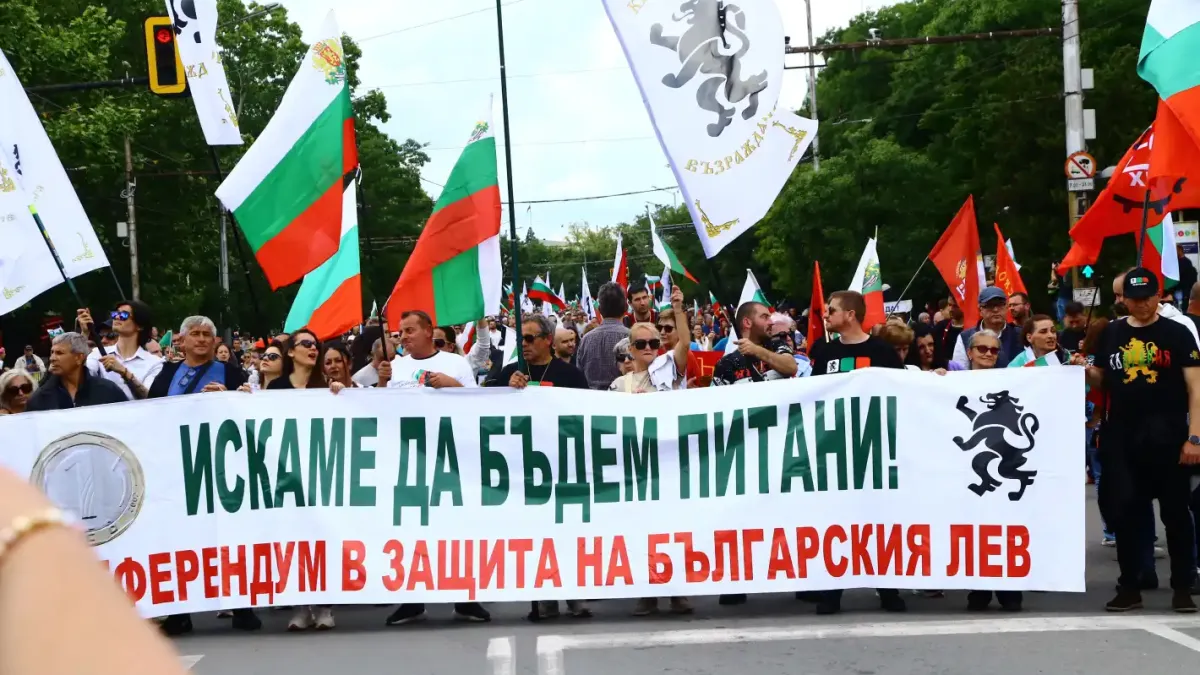“Възраждане” с извънреден ход за референдума за лева