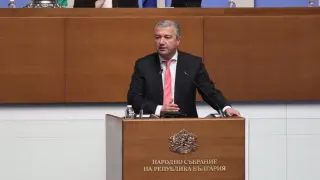 Драгомир Стойнев към БНБ: Защо са нужни ограничения на сметките, освободени от такси за обслужване?