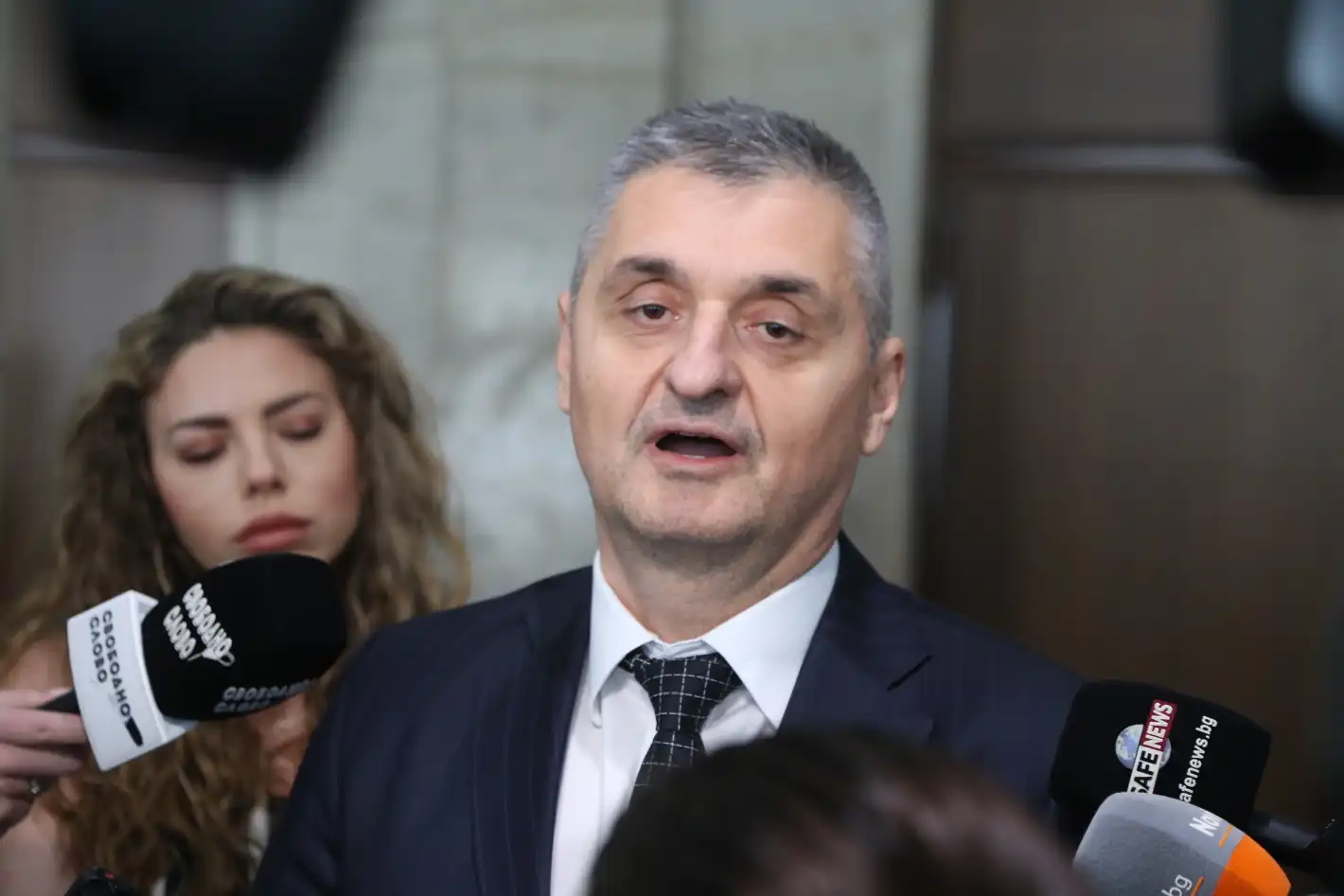 Кирил Добрев повдигна завесата около кандидата на БСП за президент с три имена