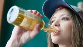 14-годишна в безпомощно състояние, купила си водка от магазин