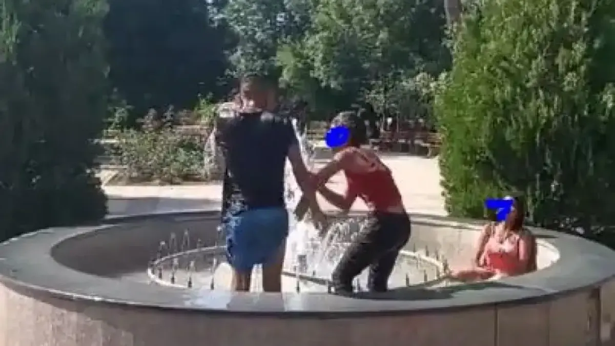 Видео как деца се изкъпаха в шадраван в български град вбеси мрежата