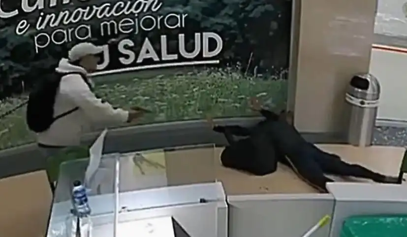 Видео 18+ запечата престрелка между обирджии и инкасатори в търговски център