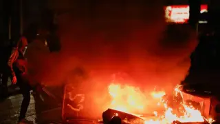 Румънци драснаха клечката на размирици на Острова