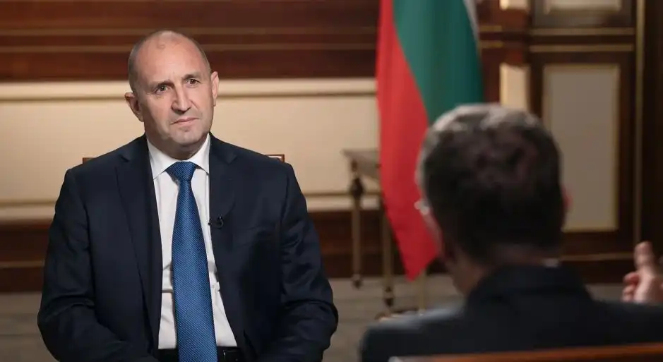 Андролова издаде слабостта на Радев