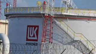 КЗК образува производство срещу „Лукойл Нефтохим Бургас“ АД и „Лукойл-България“ ЕООД за евентуални нарушения на пазара на горива