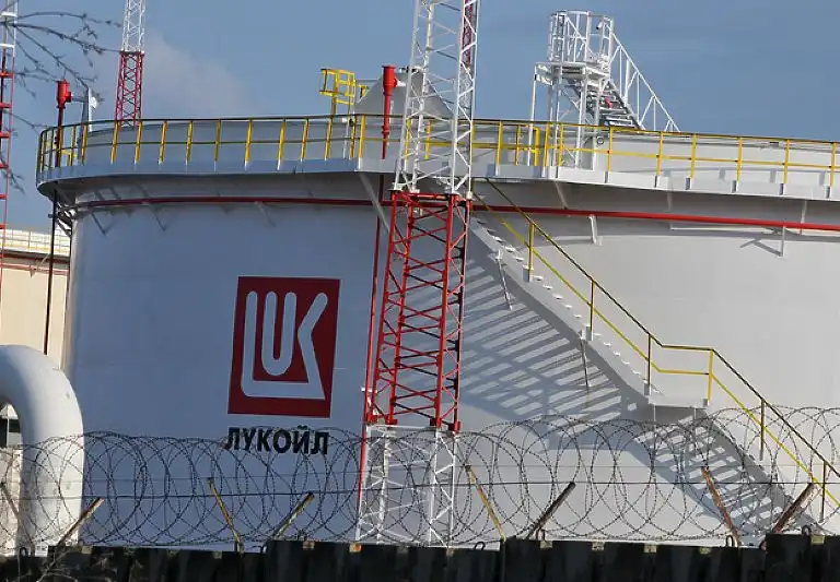 КЗК образува производство срещу „Лукойл Нефтохим Бургас“ АД и „Лукойл-България“ ЕООД за евентуални нарушения на пазара на горива