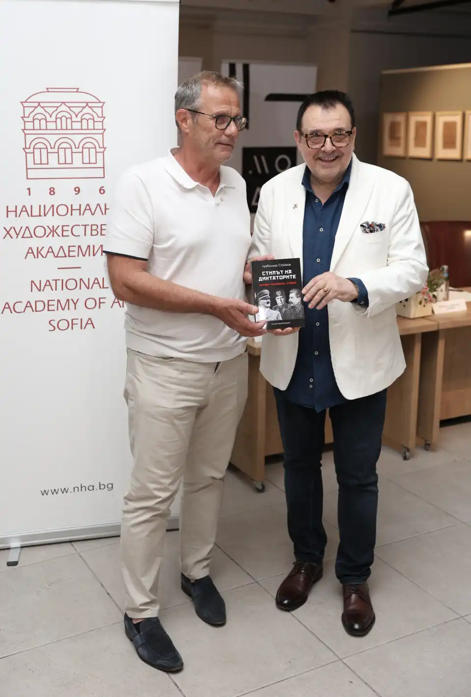 Стилът на диктаторите: Хитлер, Мусолини, Сталин Снимки