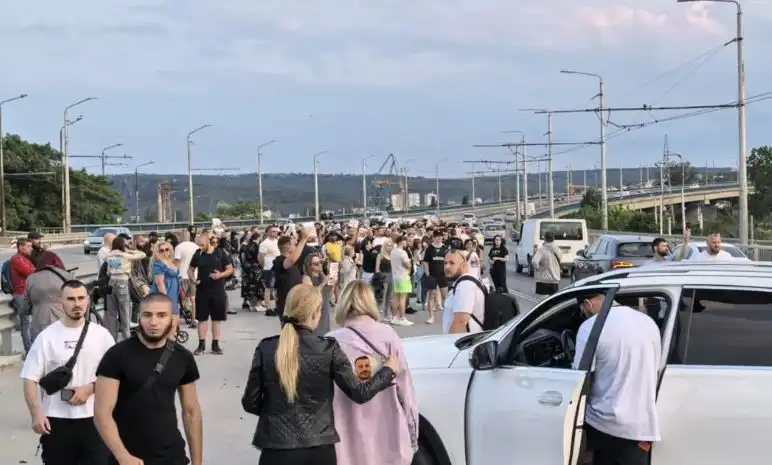 Протест за Явор затвори Аспаруховия мост във Варна