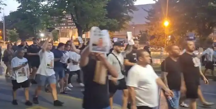 Смразяващ инцидент на протеста за Явор, линейка с ранена полицайка лети към болница