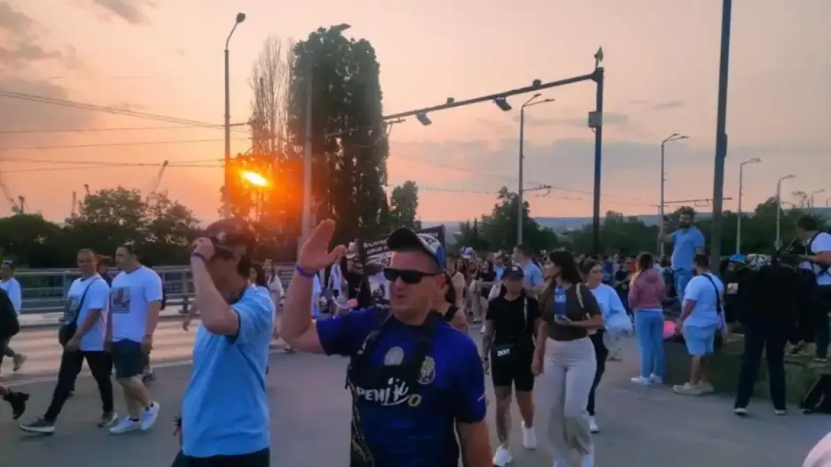 Смразяващ инцидент на протеста за Явор, линейка с ранена полицайка лети към болница