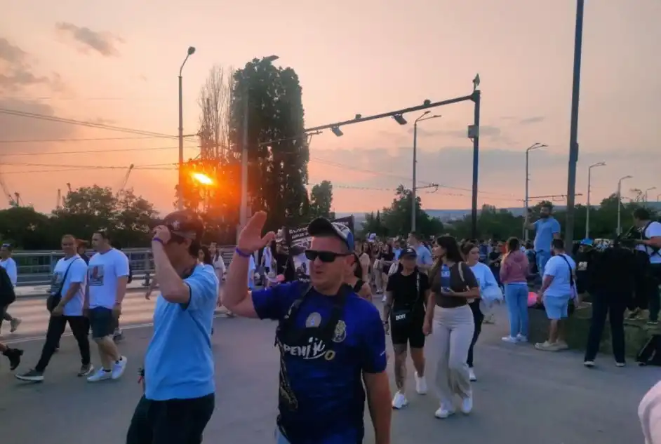Смразяващ инцидент на протеста за Явор, линейка с ранена полицайка лети към болница