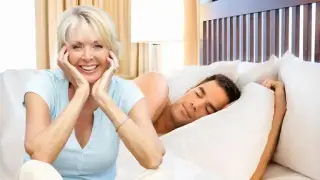 42-г. се ожали: Обожавам младия си любовник, но има един голям проблем