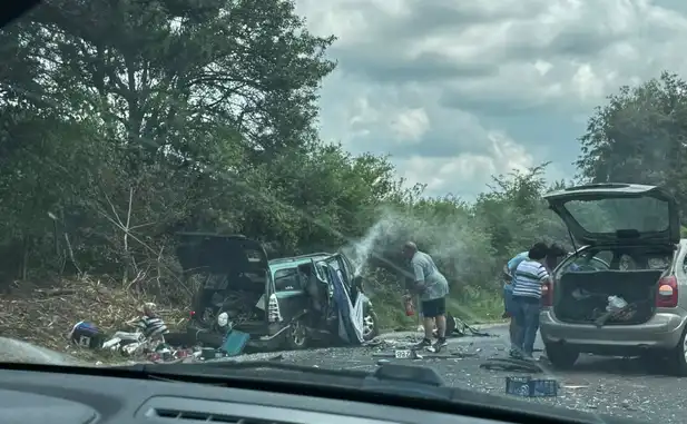 Зверска катастрофа край Севлиево, автомобилите са на кайма Видео