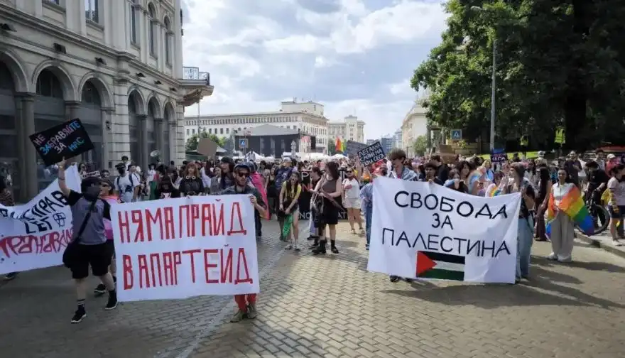 Започна шествието на София Прайд, пълно е с полиция