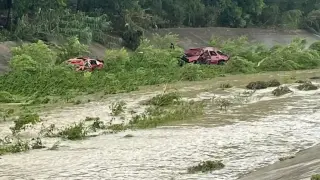 Воден ад удари Тексас, спасители броят труповете Видео
