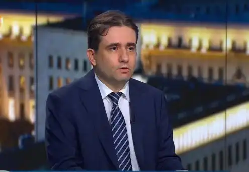 Кандидатът за президент на ПП-ДБ - Божанов повдигна завесата