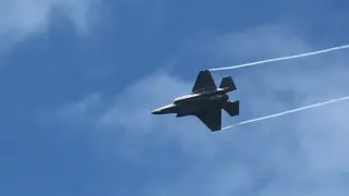 Видео от войната: Израелски бомби удрят иранско летище