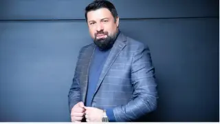 Тони Стораро се фука с лъскаво "Ламборджини" за над 500 бона Снимка