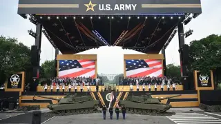 Доналд Тръмп отбеляза рождения си ден с военен парад Видео