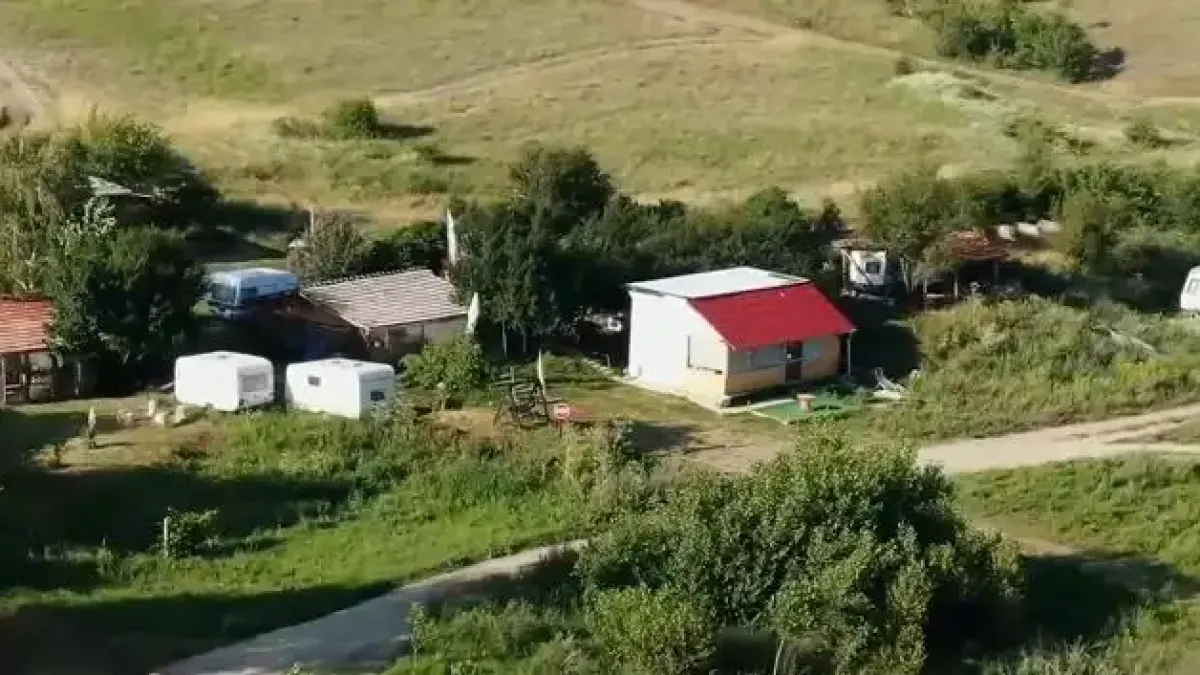 Бутат бунгалата и караваните край язовир „Огоста”